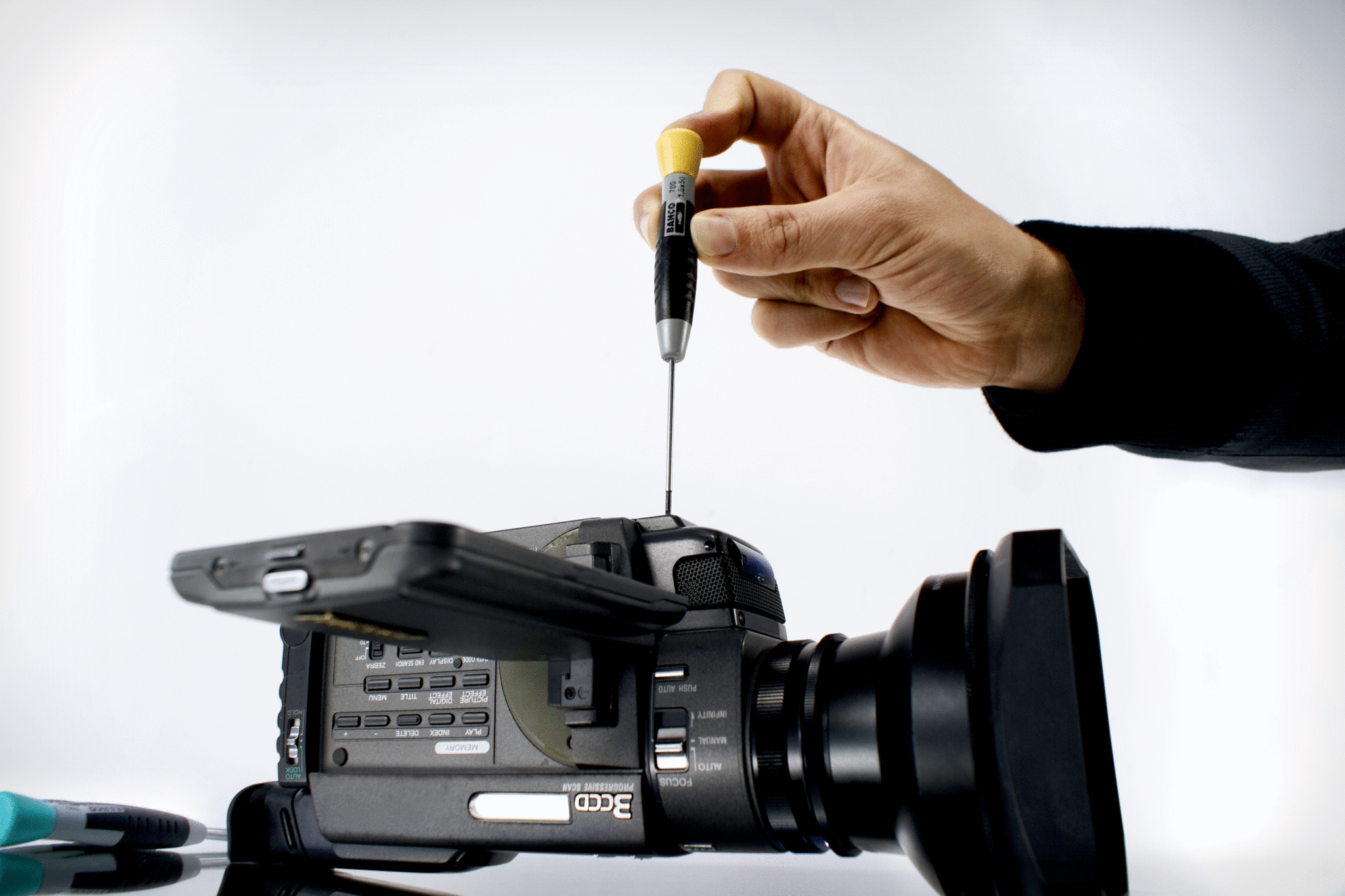 700_screwdriver_appl2.jpg 700_screwdriver_appl2.jpg