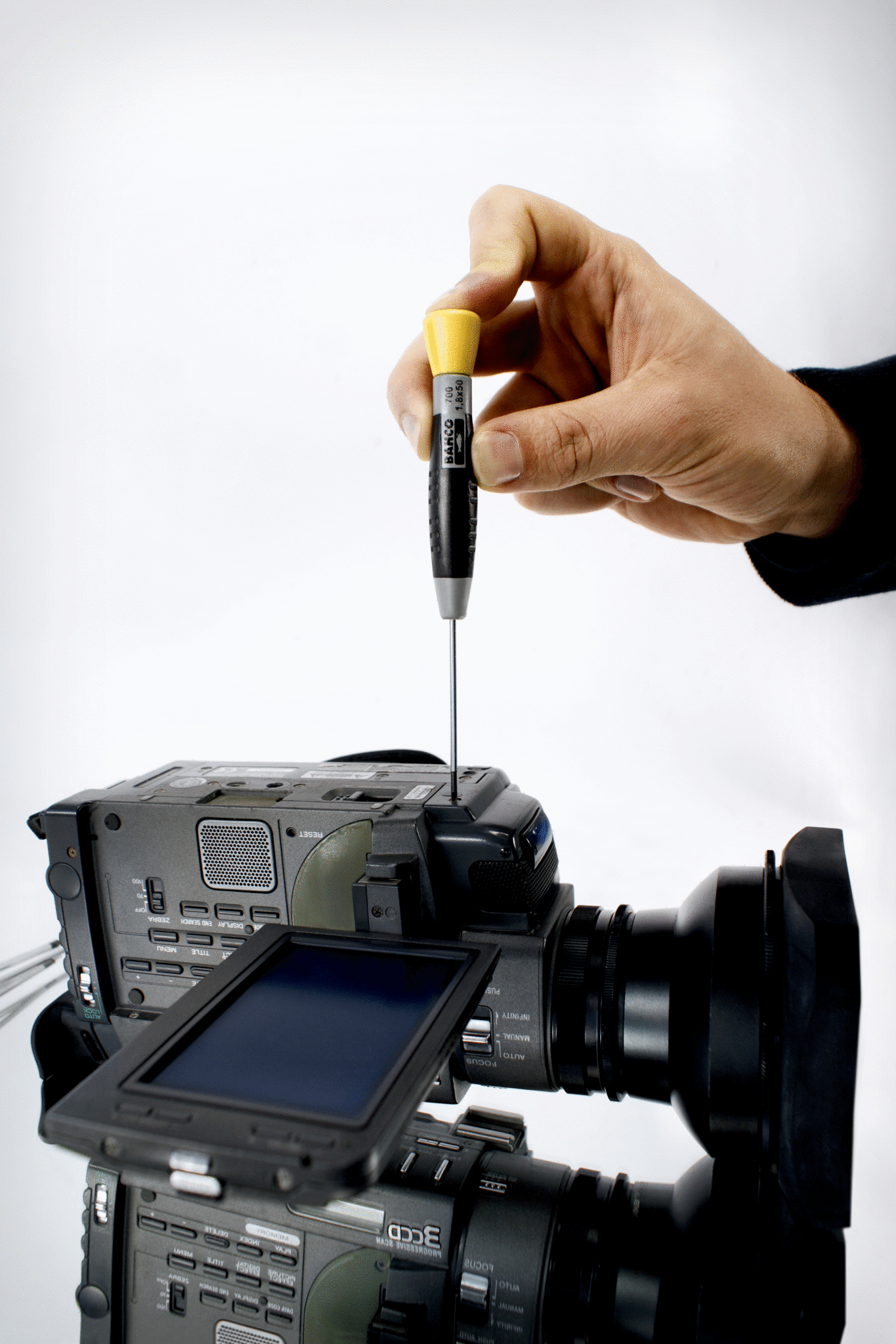 700_screwdriver_appl3.jpg 700_screwdriver_appl3.jpg